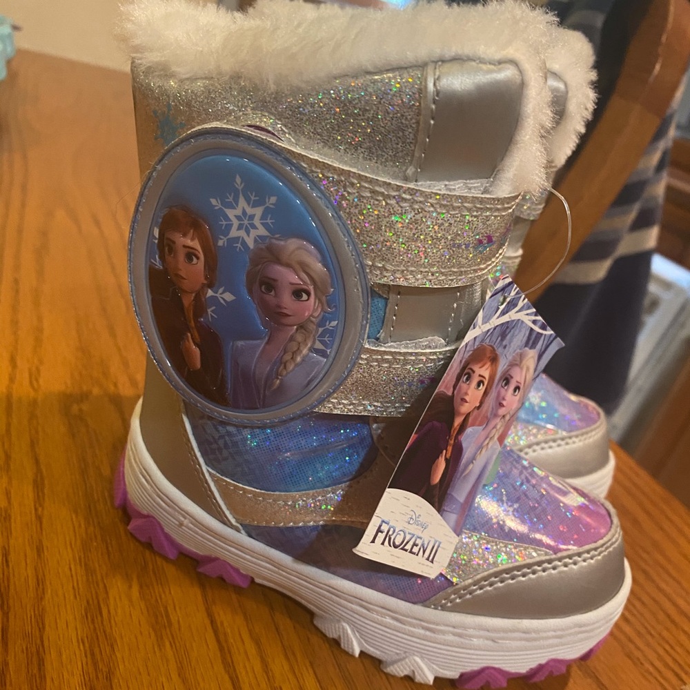 NWT Frozen 2 Snow boots